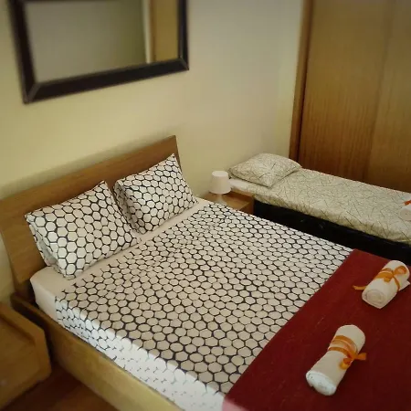 Orange Apartment *