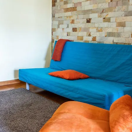 Orange Apartment *