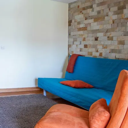 Orange Apartment *